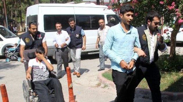 Korsan gösteride yakalanan 3 kişi adliyeye sevk edildi