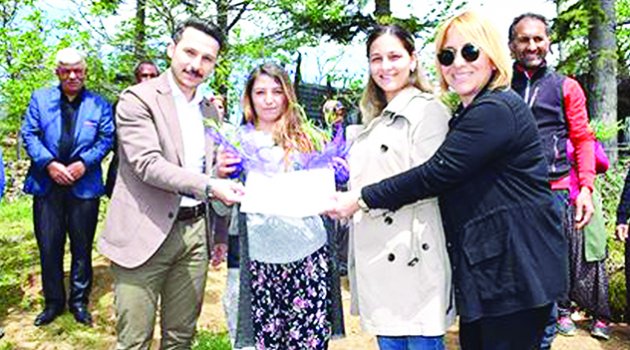 Köylü kadınlar lavanta ile ev ekonomilerine katkı sağlıyor
