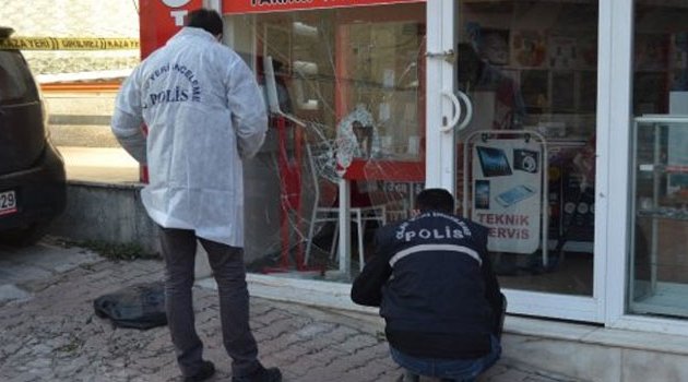 Kozan’da 2 İş Yeri, Kimliği Belirsiz Kişilerce Soyuldu