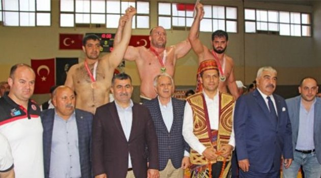 Kozan’da Güreş Festivali Ve Zeynep Dizdar Konseri
