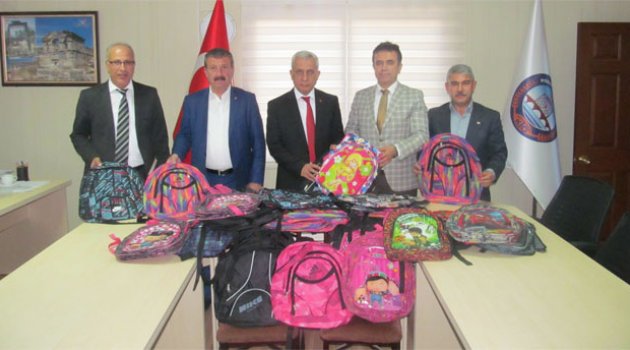 Kozan Ticaret Odası’ndan öğrencilere çanta yardımı