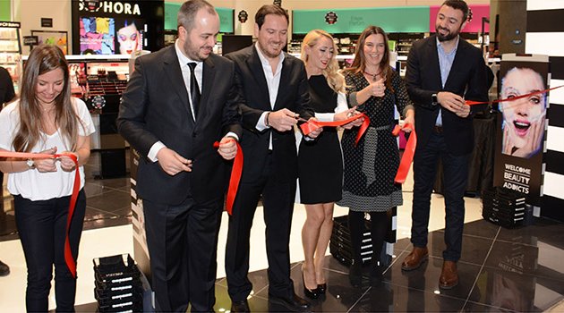 Kozmetiğin büyüsü Adana'da
