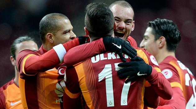 Kral'a Sneijder'den yardım eli!