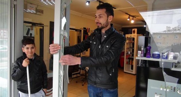 Kuaförden plazma televizyonunu 9 saniyede çaldılar