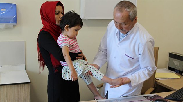 Küçük Birgül artık yürüyor