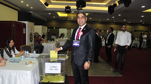 Küçük yeniden başkan