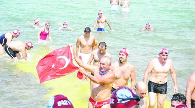 Kulaçlar ‘Dostluk ve barış’ için atıldı