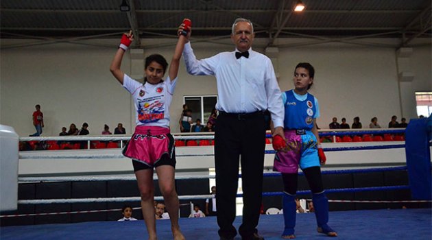 Kulüplerarası Muay Thai Dostluk Turnuvası yapıldı