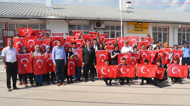 Kuran-ı Kerim öğrenen liselilere ödül