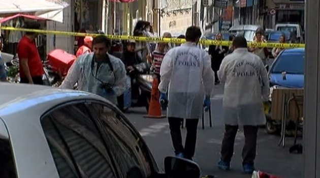 Kuyumcuyu bıçaklayan soyguncuyu vatandaşlar yakaladı