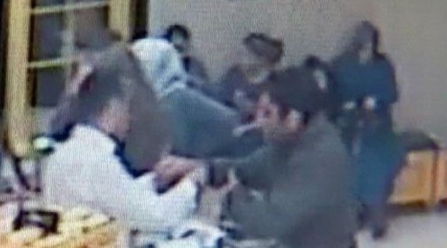 Kuyumcuyu oyaladı iki bin liralık bilekliği çaldı