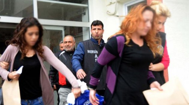 Kuyumcuyu sahte altınla dolandırdılar