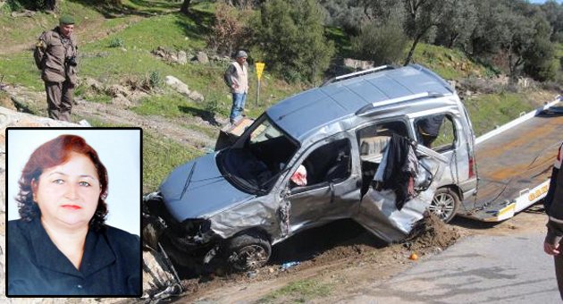 Lastiği patlayan araç istinat duvarına çarptı: 1 ölü, 4 yaralı