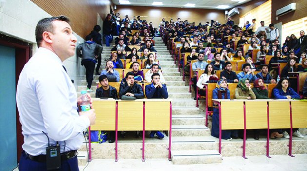 Leloğlu, Çukurova Üniversitesi öğrencileriyle buluştu