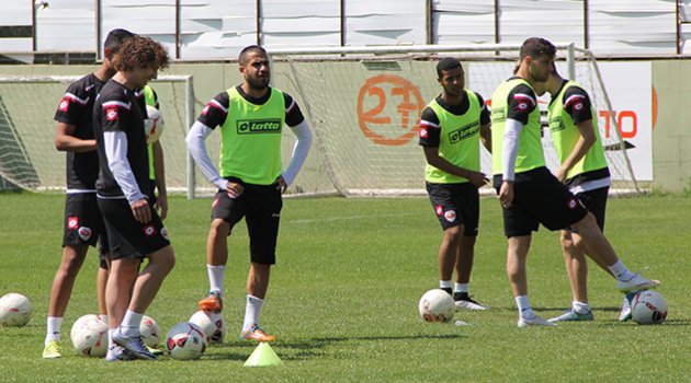 Lider Adanaspor, Karşıyaka Maçı hazırlıklarını sürdürüyor