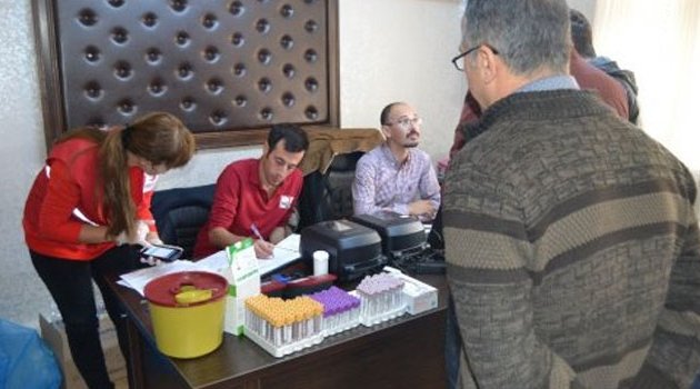 Liseli Öğrencilerden Kızılay’a Kan Bağışı
