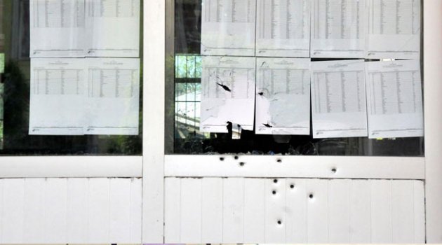 Liseye bombalı ve silahlı saldırı