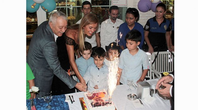 Lösemiyi polisle yenen Yağız doğum gününü de polislerle kutladı