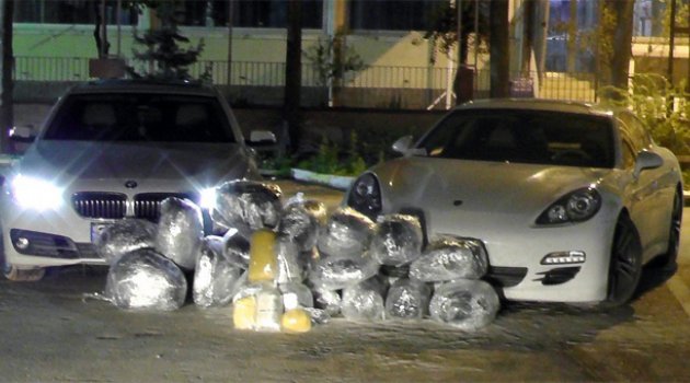 Lüks otomobillerle uyuşturucu sevkıyatı