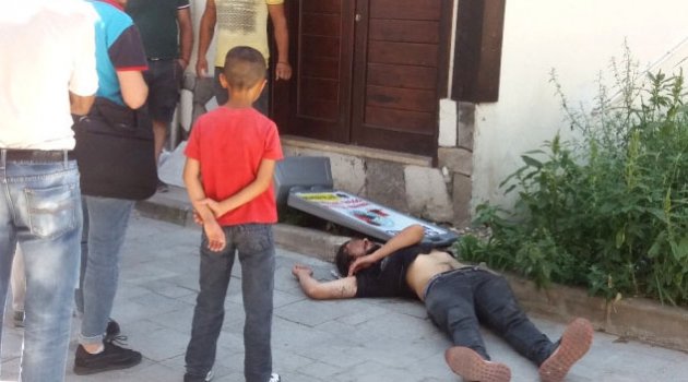 Madde  krizine girdi çocukların gözü önünde bayıldı