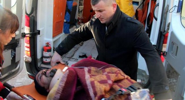 Maden ocağında üzerine direk düşen işçi yaralandı