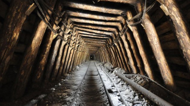Madenciler yerin altında elektriksiz kaldı