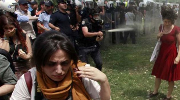 Mahkeme 'kırmızılı kadın' davasında kararını verdi!