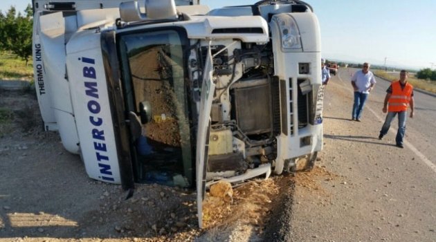 Malatya-Sivas karayolunda TIR devrildi: 1 ağır yaralı