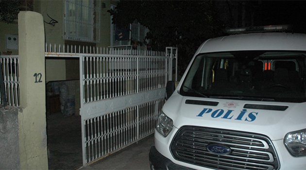Maskeli kişi, girdiği evdeki kadını bıçakladı