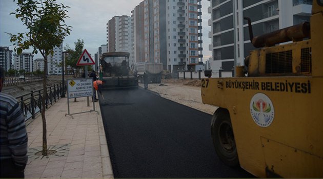 Mavi bulvar'da yol yapım çalışmaları devam ediyor