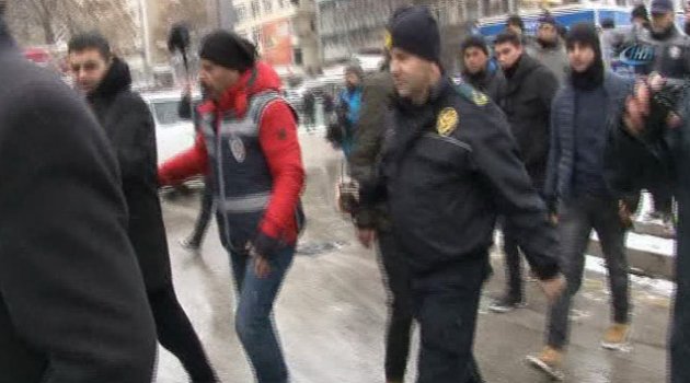 Meclis önünde 'Anayasa' arbedesi