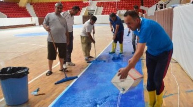 Menderes Spor Salonu bakıma alındı