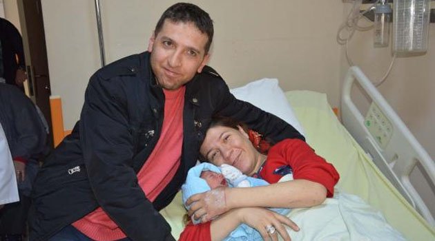 Mental bozukluğa sahip çiftin bebek sevinci