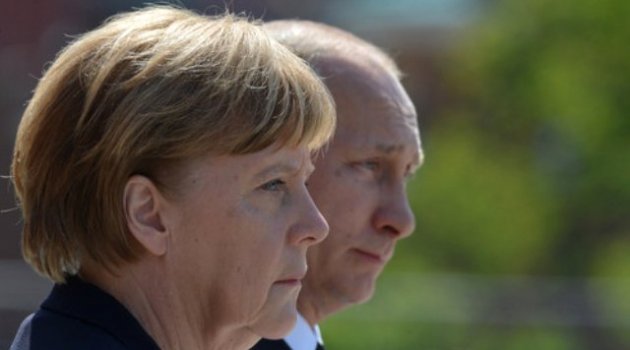 Merkel, Putin'le Görüştü: Hatalarımız Milyonların Ölümüne Neden Oldu