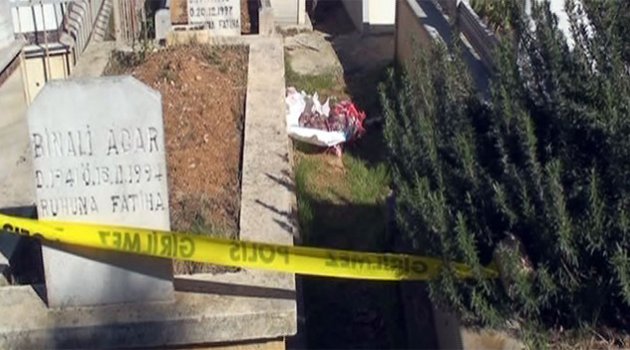 Mezarlıkta bebek cesedi bulundu
