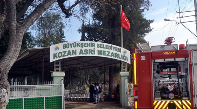 Mezarlıktaki yönetim binasında çıkan yangın korkuttu