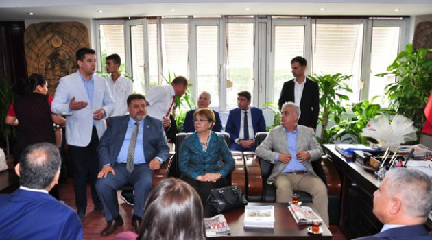 MHP adayları esnaflardan oy istedi
