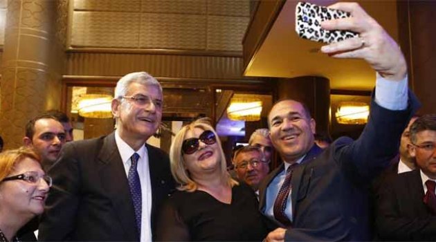 MHP’li Başkan, Bakan Bozkır ile ‘Selfie’ yaptı