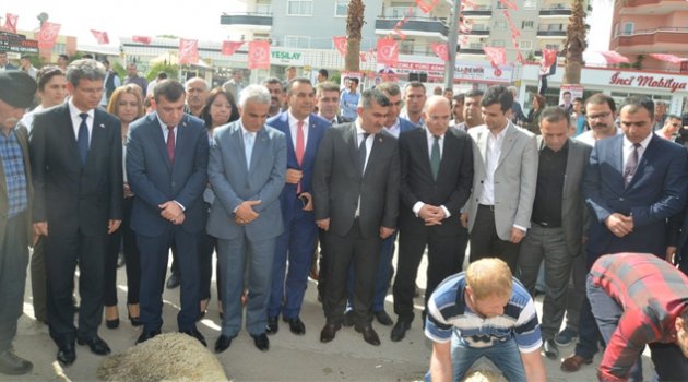 MHP’li Karakaya ilçe gezilerinde