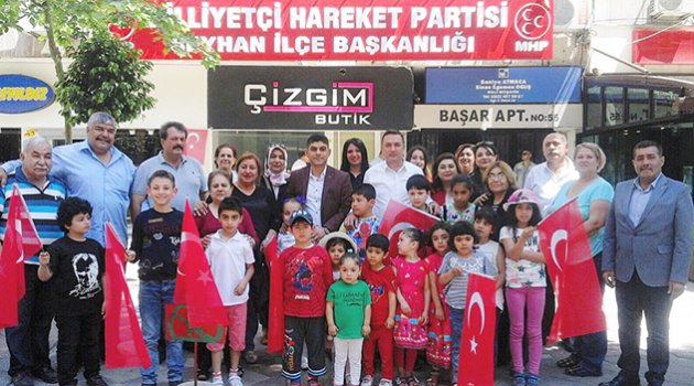 MHP Seyhan 23 Nisan sevincini çocuklarla yaşadı