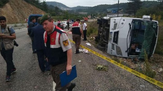 Midibüs şarampole devrildi: Çok sayıda yaralı var