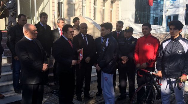 Milli Mücadele’nin başladığı Pozantı’dan aldıkları Türk bayrağını Adana Valisi Demirtaş’a teslim edecekler
