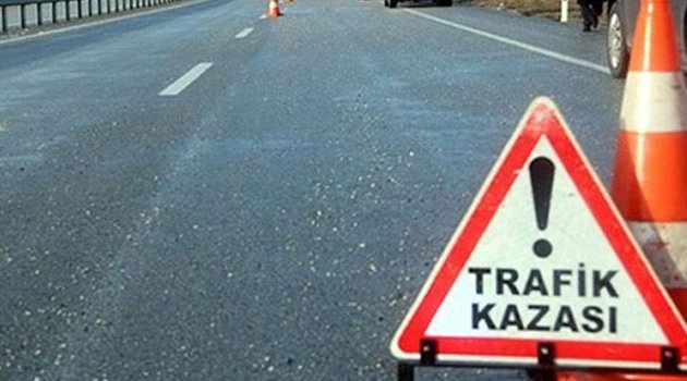 Minibüs ile kamyonet çarpıştı! 1 ölü 9 yaralı