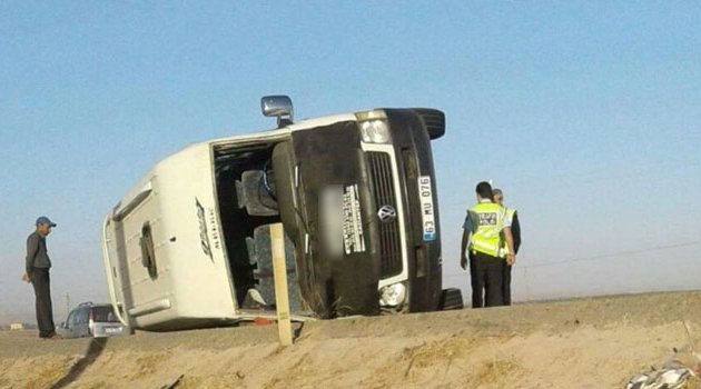 Minibüs ile kamyonet çarpıştı! 5 yaralı