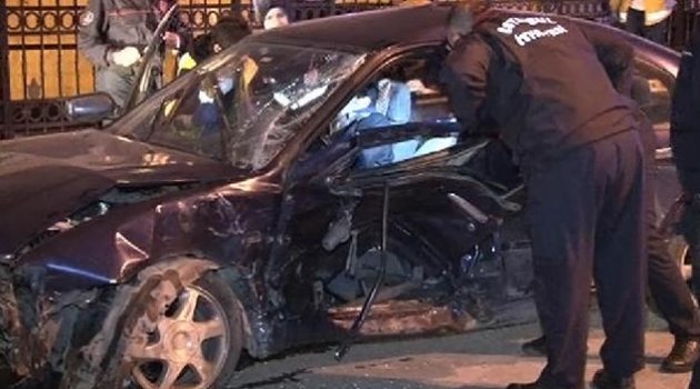 Minibüs ile otomobil çarpıştı: 2'si çocuk 4 yaralı