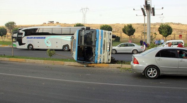 Minibüs takla attı! Yaralılar var