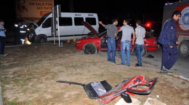 Minibüsle otomobil çarpıştı: 7 yaralı
