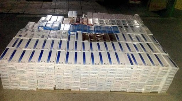Minibüste kaçak sigaraya gözaltı