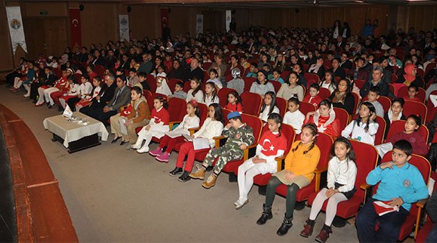 Minik kalpler bayrak sevgisiyle çarptı