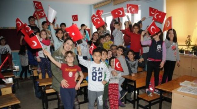 Minik Öğrencilerden Mehmetçiğe Resim Ve Şiir